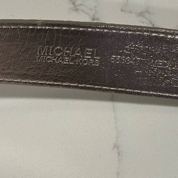 Michael Kors Silver Metallic Belt with Classic Large Oval Buckle - Picture 3 of 6